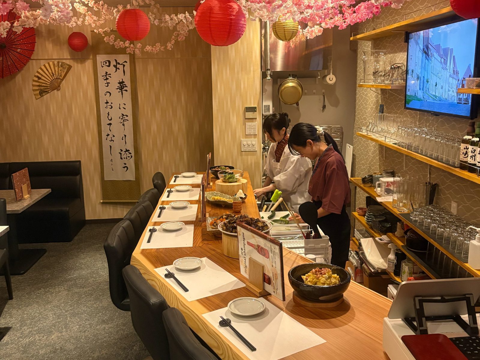 灯華 店内